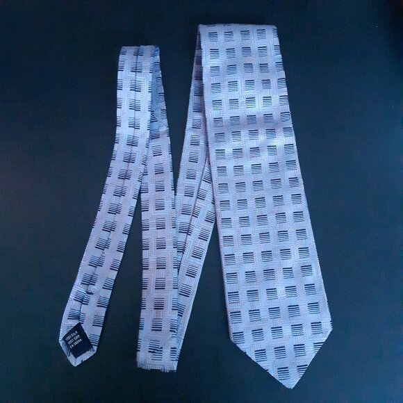 Sazzari Pastel Blue w/ Navy Line Squares Repeating Pattern 100% Silk Tie - Picture 4 of 11